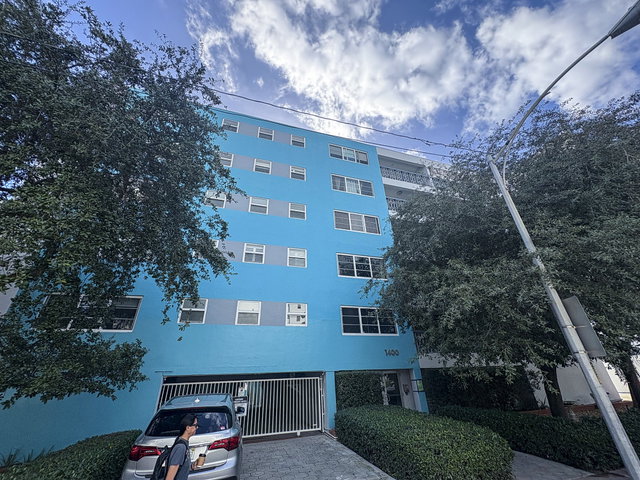 Lincoln Plaza Condo main photo